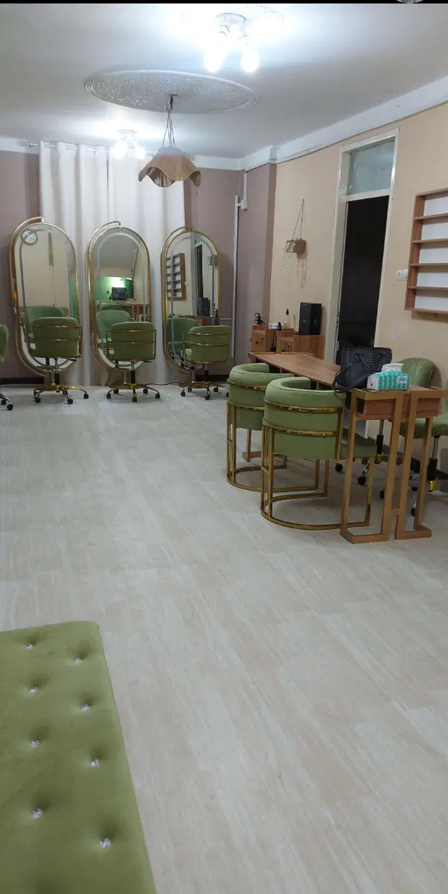 رهن کامل ۹۸ متر در مرکز شهر، مناسب سالن و دفتر