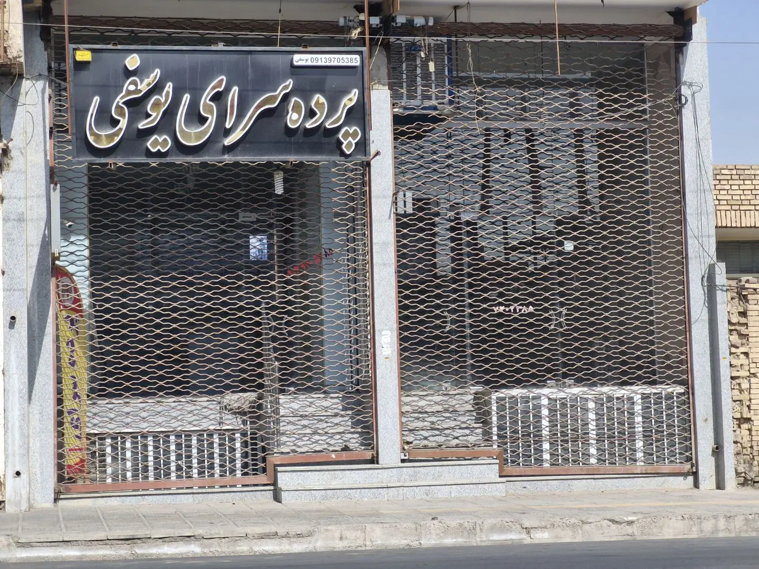فروش ملک تجاری ۱۳۰متر، ۳طبقه، دو کله، معراج