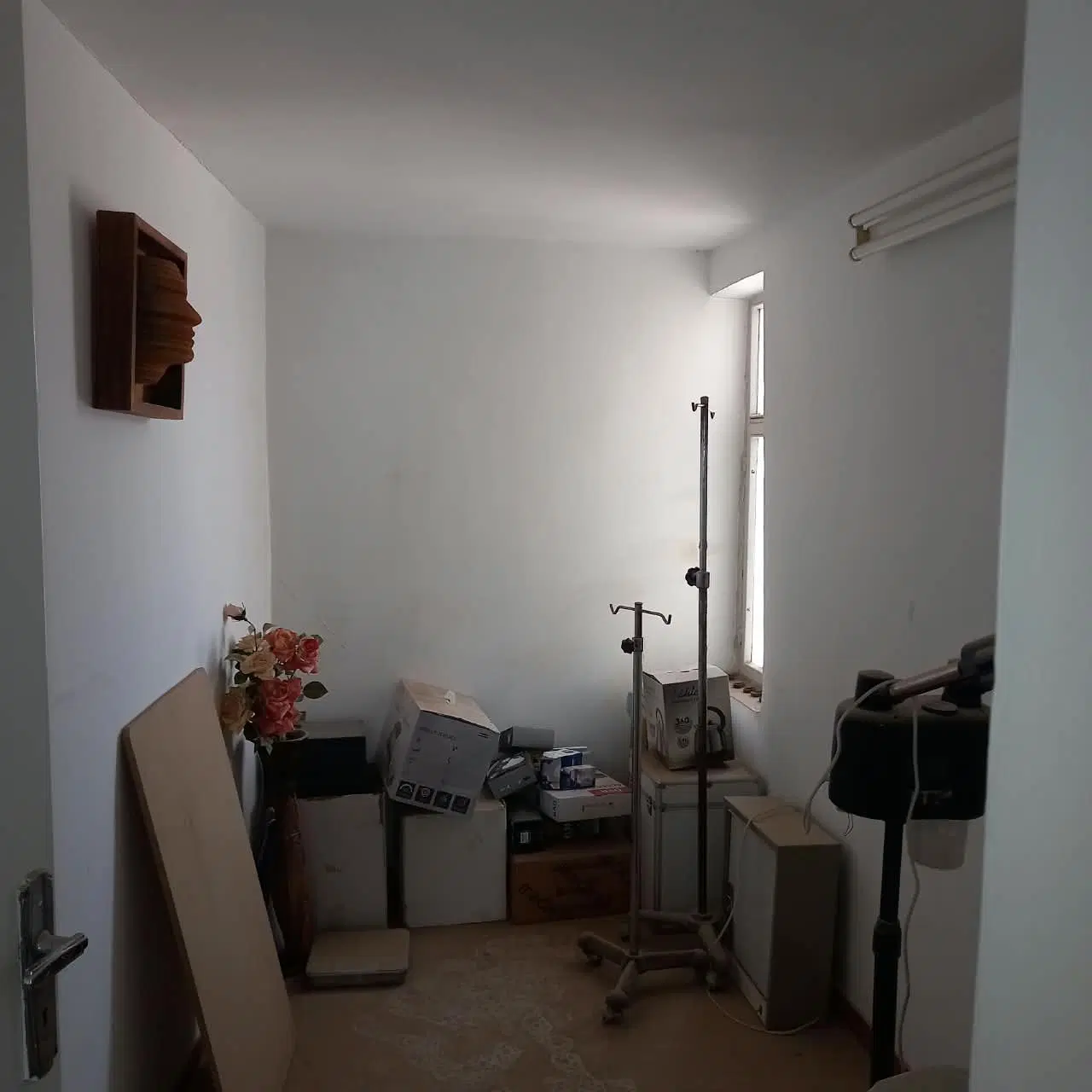 ((مطب یا دفتر کار دو طبقه خیابان کاشانی))