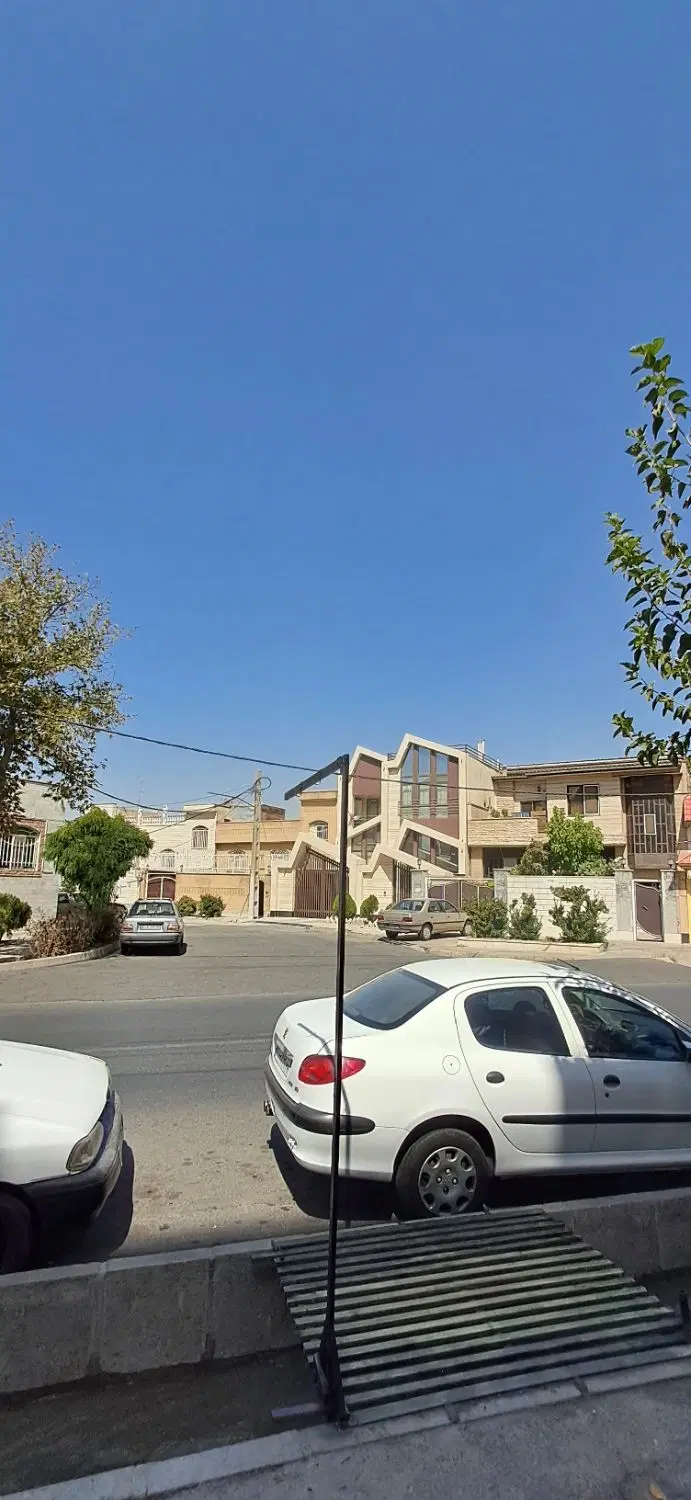 ویلایی تهاترباتک واحدی آسانسوردارمابقی پول
