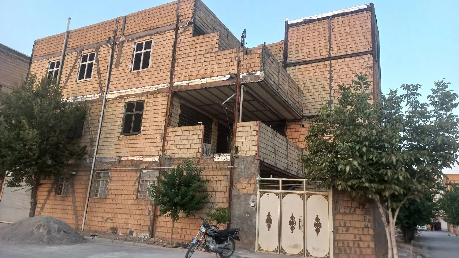 فروش ساختمان سه طبقه