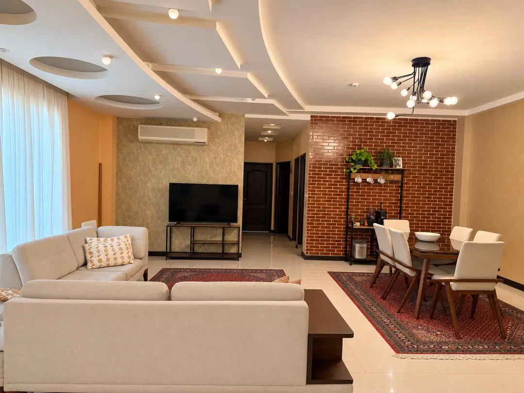 150مترلوکیشن عالی خ اسفند