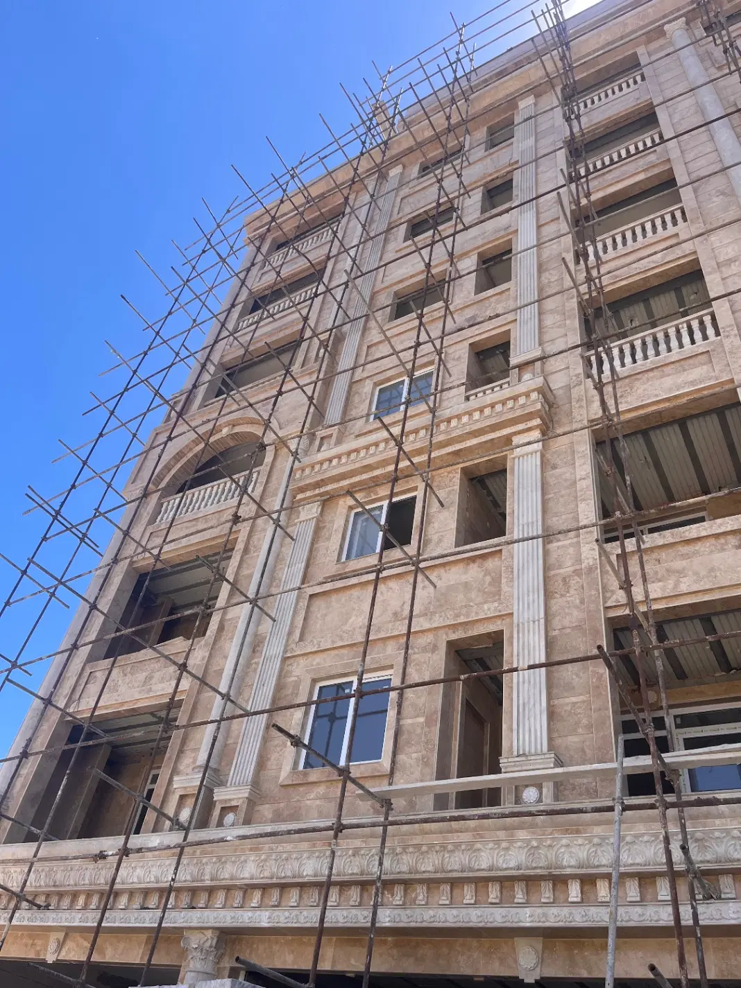پیش‌فروش‌۱۰۳متری‌میدان‌قارتال