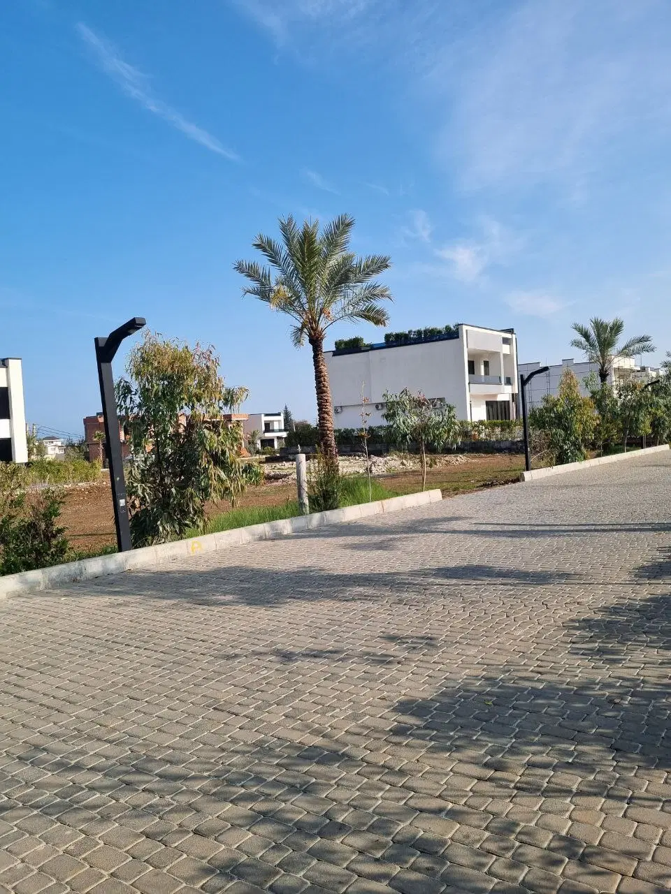 ۹۰۰ متر زمین به طرف رویان (ونوش)