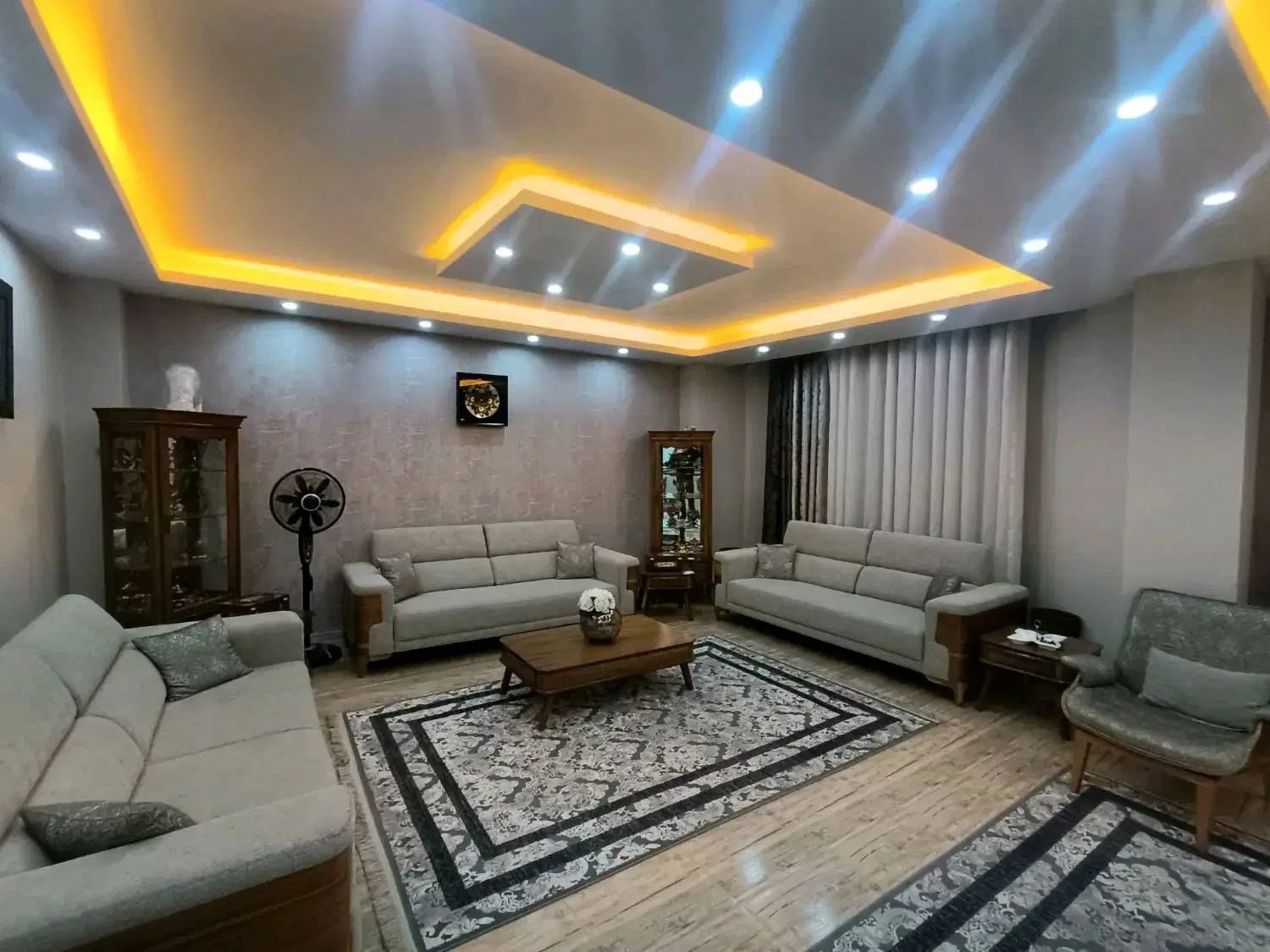 ۱۱۵متر_سه خواب_دوکله نورگیر_فول_سالن پرده خور