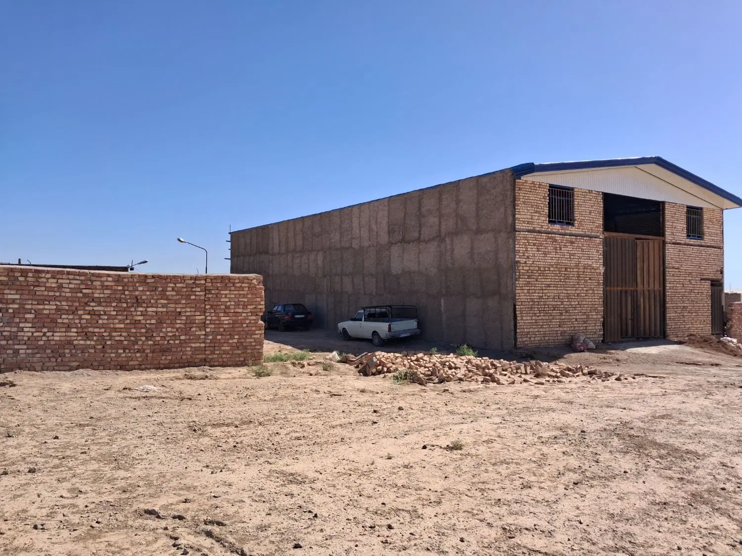 زمین چاریواری ۳۵۰ متری ابتدای  جاده یل آباد