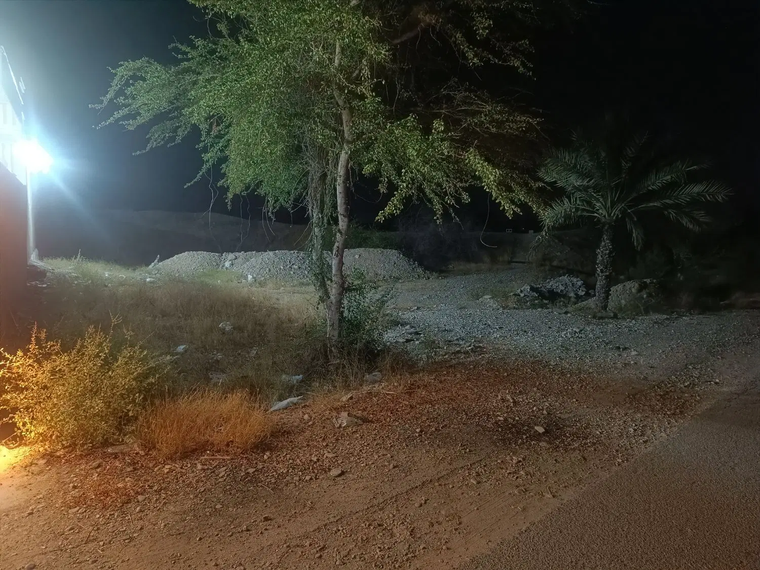 زمین سرخون
