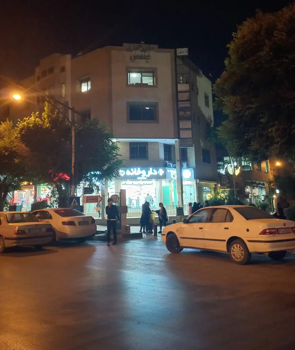 دفترکار بر خیابان با سند اداری