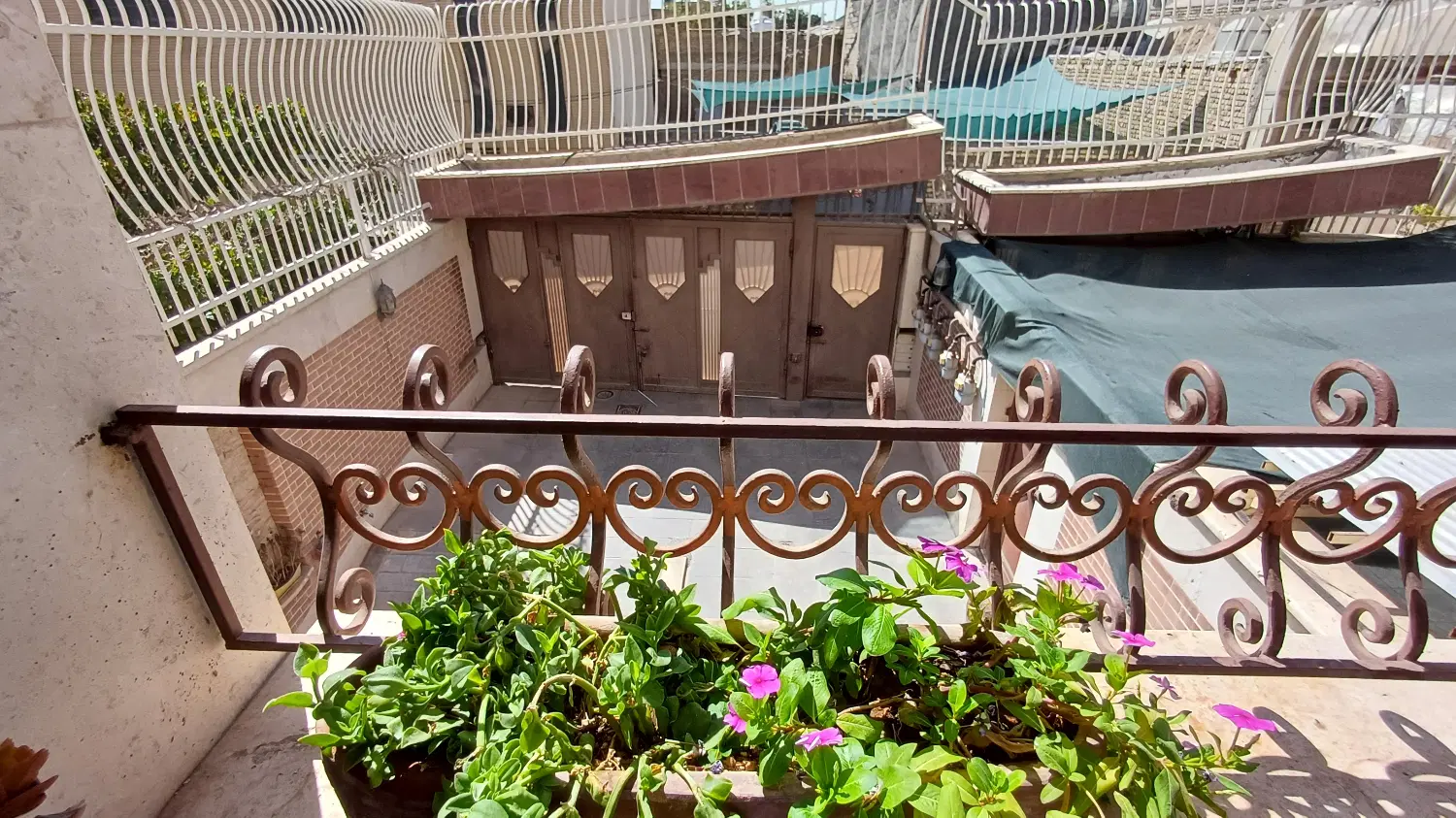 آپارتمان ۸۴ متری خیابان عبدالرزاق
