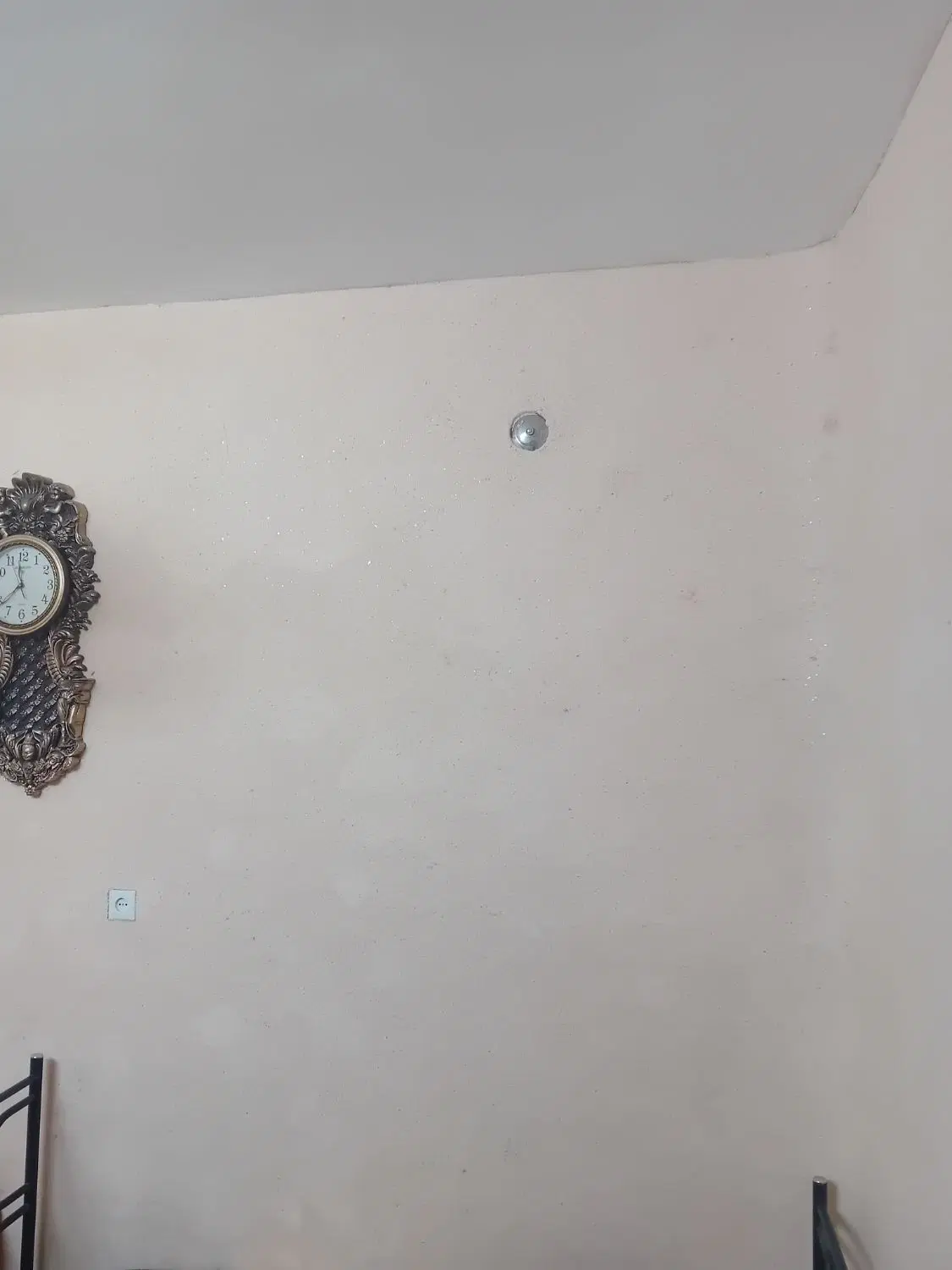یک باب مغازه کوچک درخیابان شیروانی