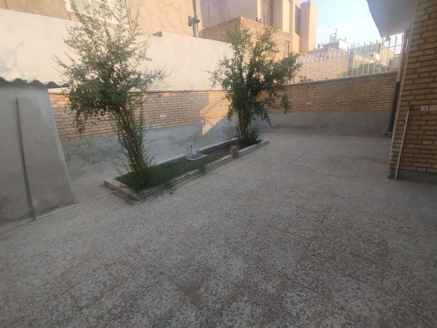منزل مسکونی ارزنده و نقلی با سند تک برگ