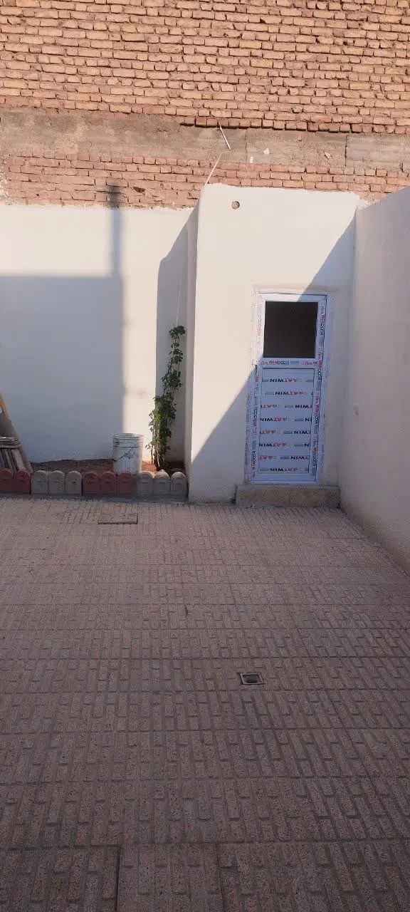فروش حیاط بتن ارمه باغ معروف (املاک ایکان)