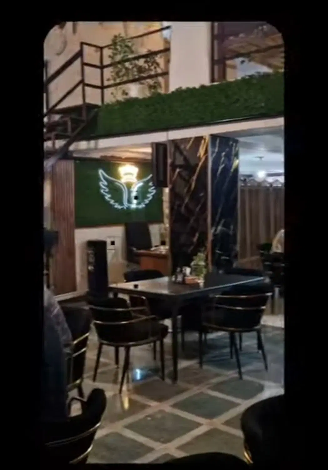 مغازه ۲۰۰ متری بر خیابان ارتش