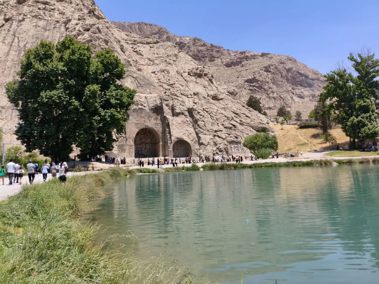 یک قطعه زمین تغییر کاربری واقع در برف آباد