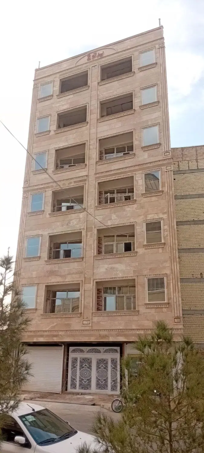 ملک پیش فروش