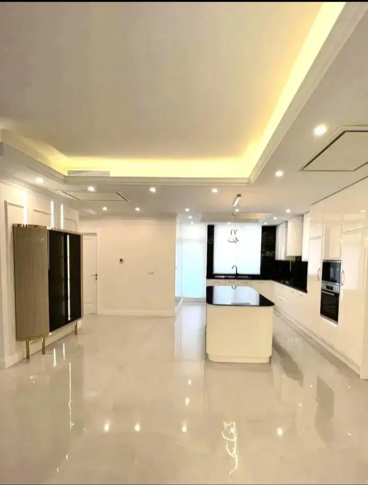 اپارتمان ۱۰۰ متری خوش نقشه غرق نور