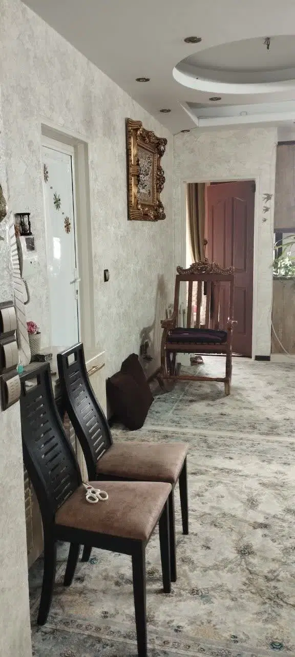 آپارتمان ۷۰ متری دوخوابه با پارکینگ و انباری