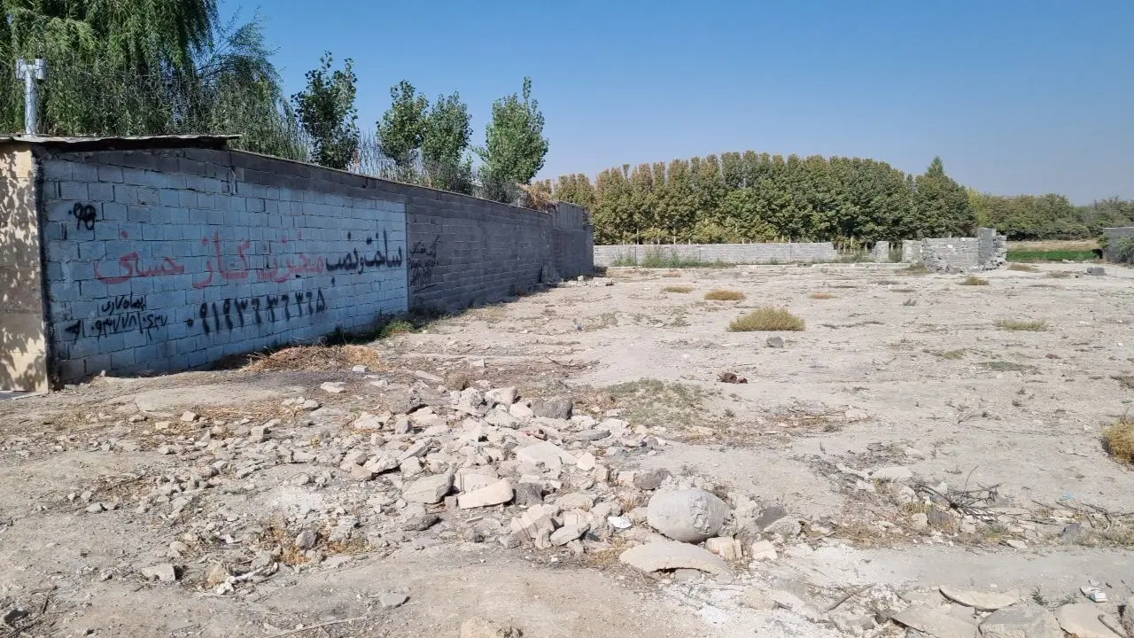 زمینی ب مساحت ۴۰۰ متر دوبهر با ۲۰ دقیقه اب کشاورزی