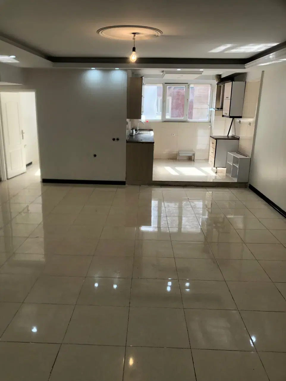 ۱۰۵ متری خوش نقشه فول امکانات پارکینگ انباری تراس
