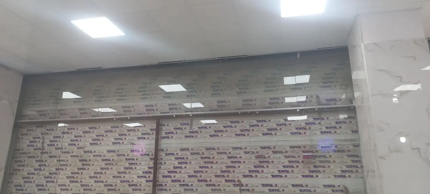مغازه ۱۰۰ متری