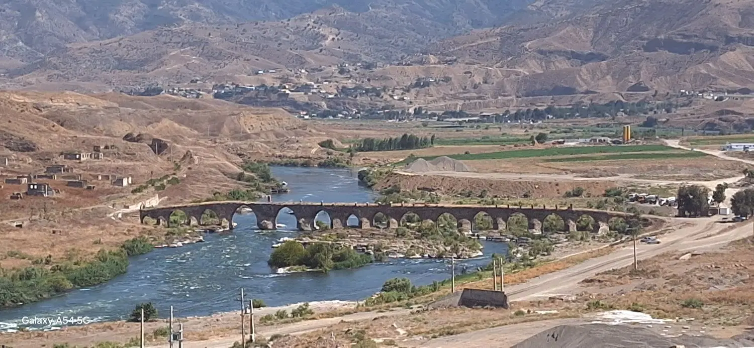 زمین مسکونی وتجاری از جسور