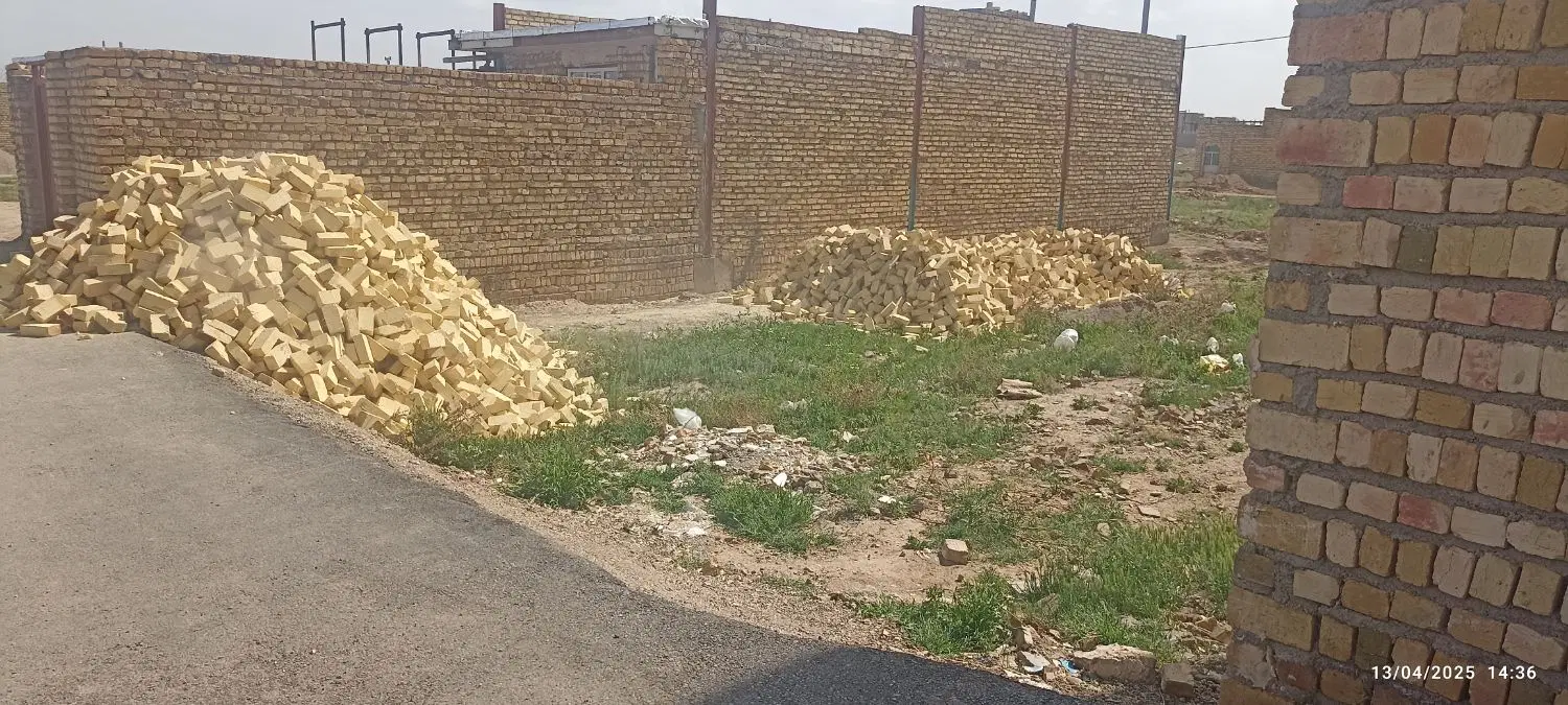 زمین نیمه کاره