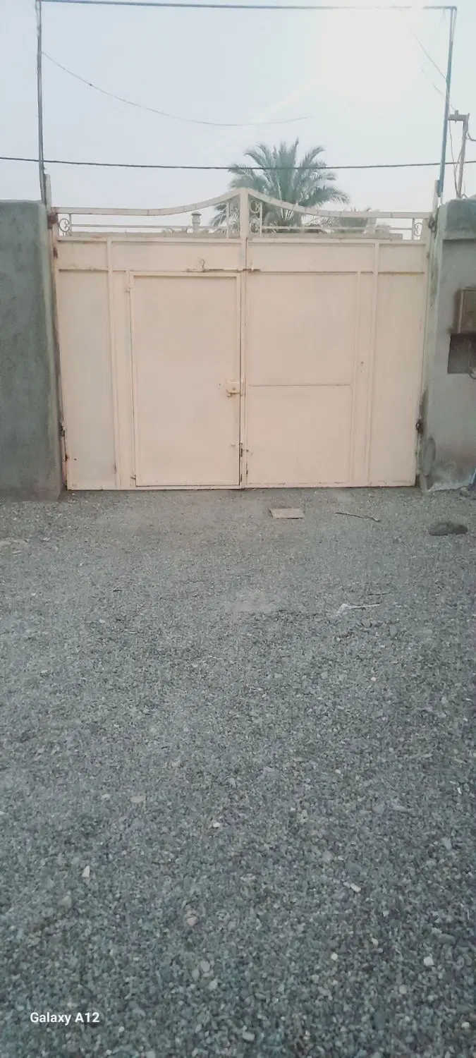 زمین باغی