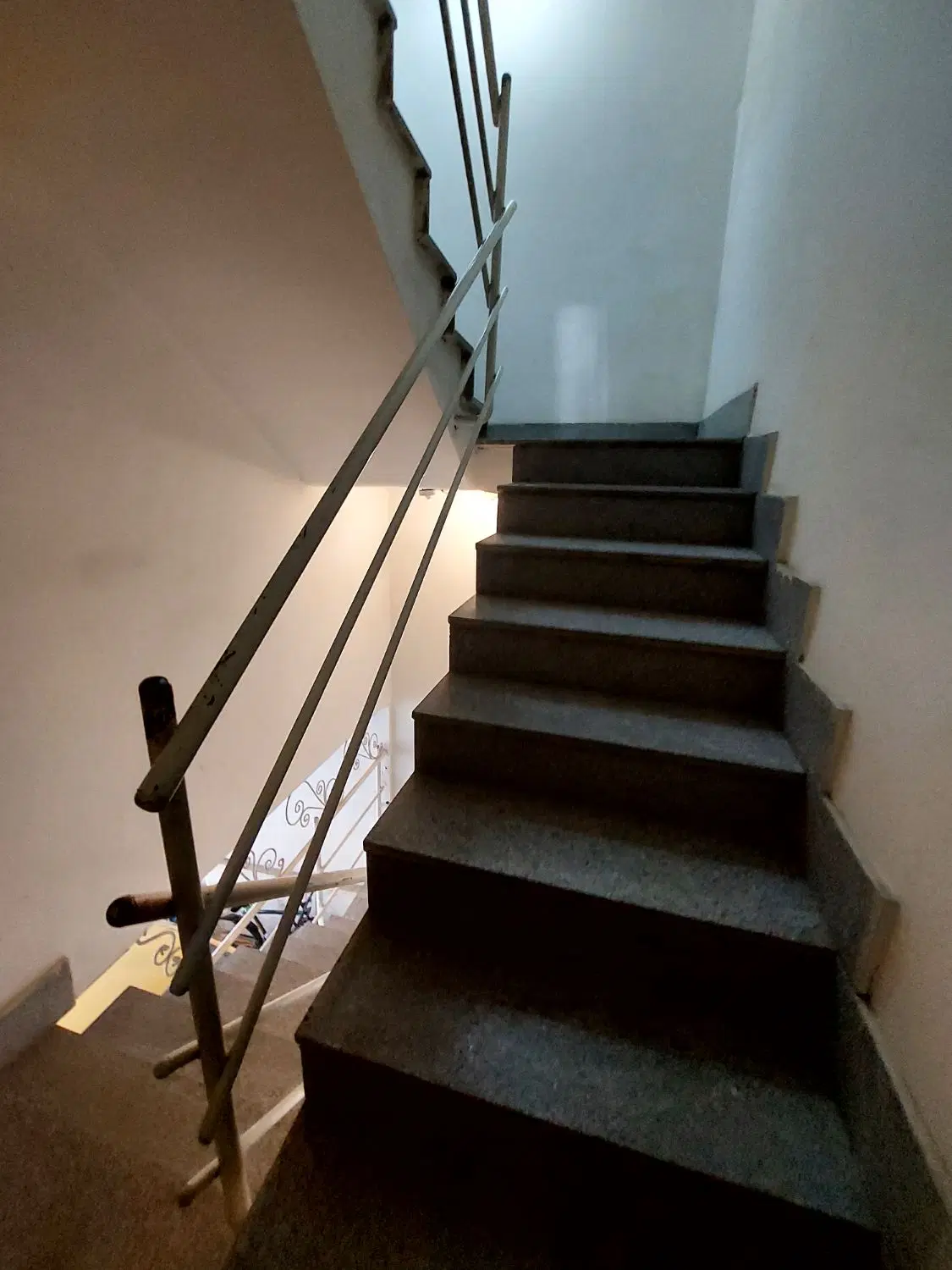 ۸۵ متر پارکینگ دار تخلیه