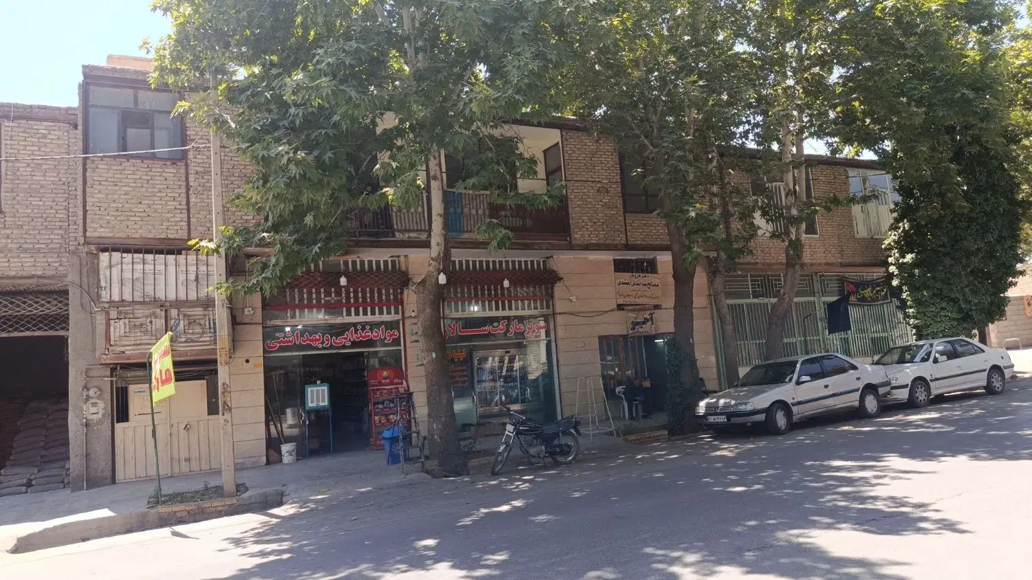 مغازه تجاری بزرگ لب خیابان باغستان