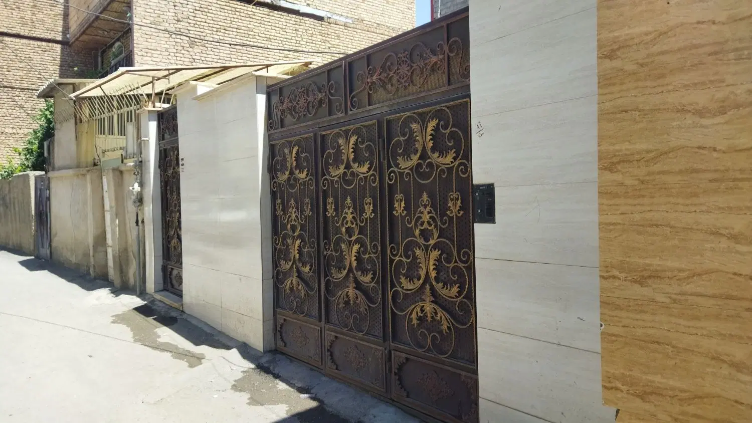 خانه ۱۰۸ متری حیاط ماشین رو نایسر