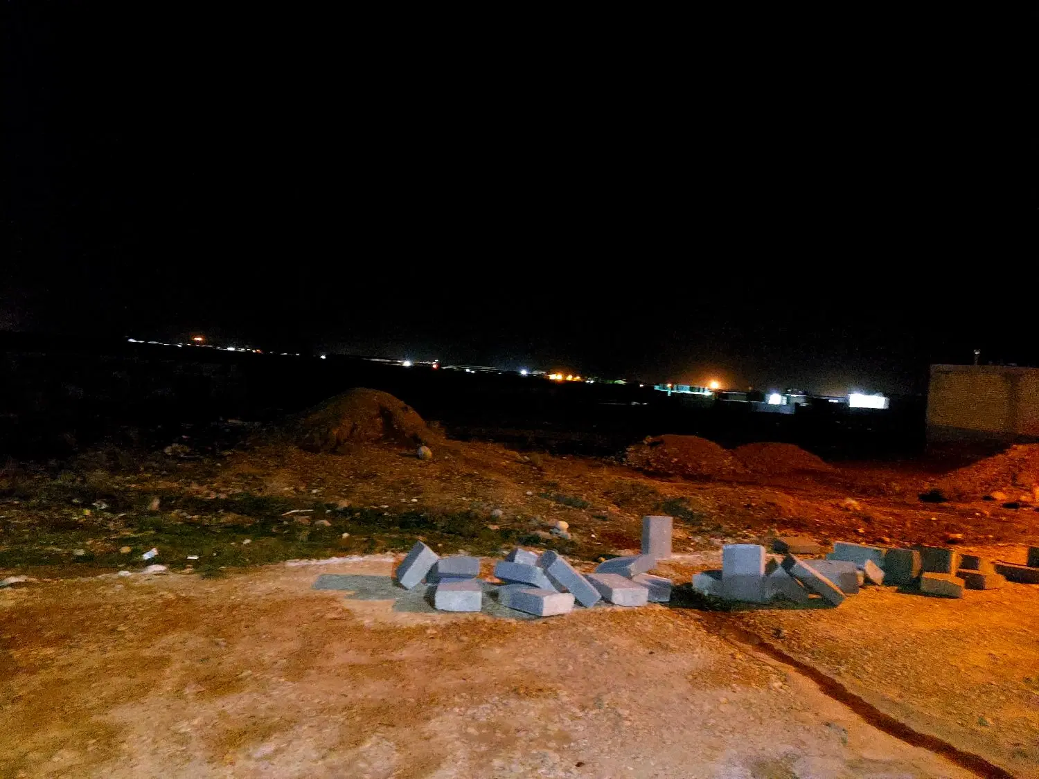 زمین مادوان پایین