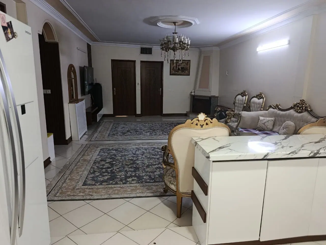 آپارتمان ۹۰ متری لاله صحرا