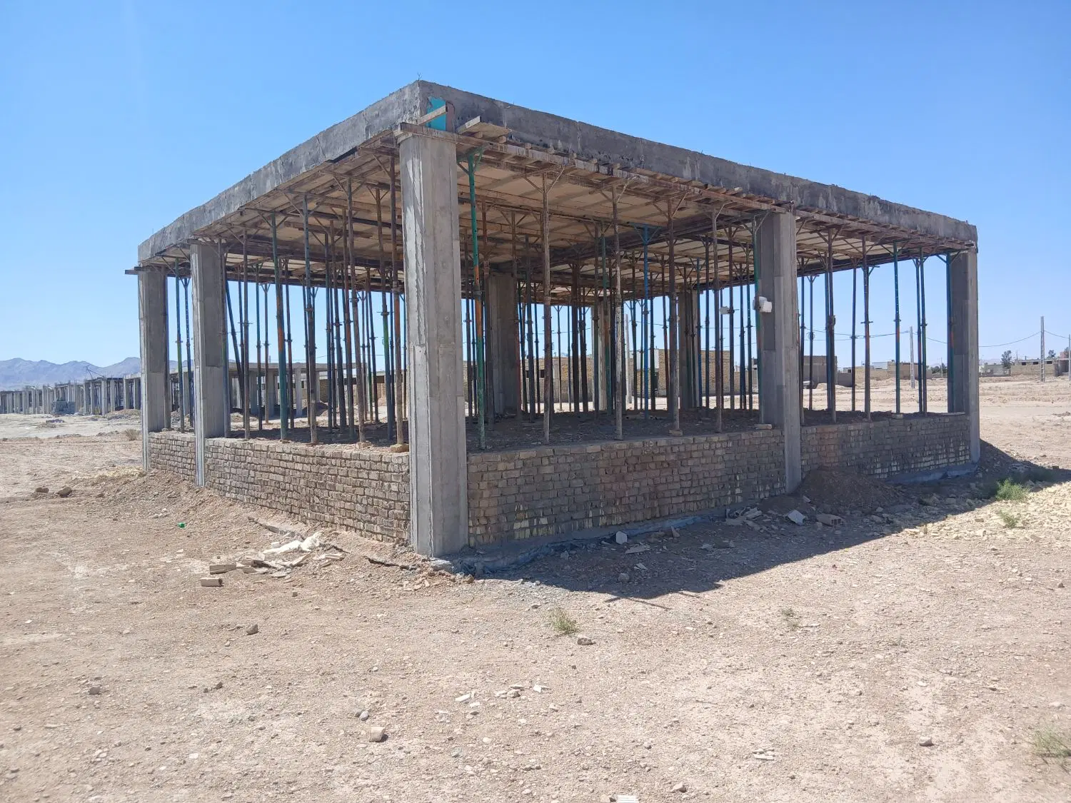 زمین ۲۰۰ متری-نمیه ساز