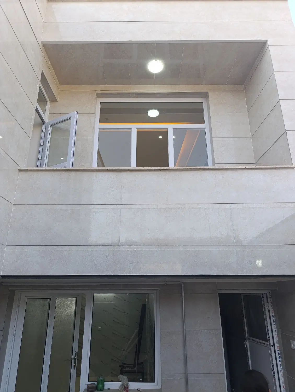 خانه ویلایی دوطبقه با پارکینگ