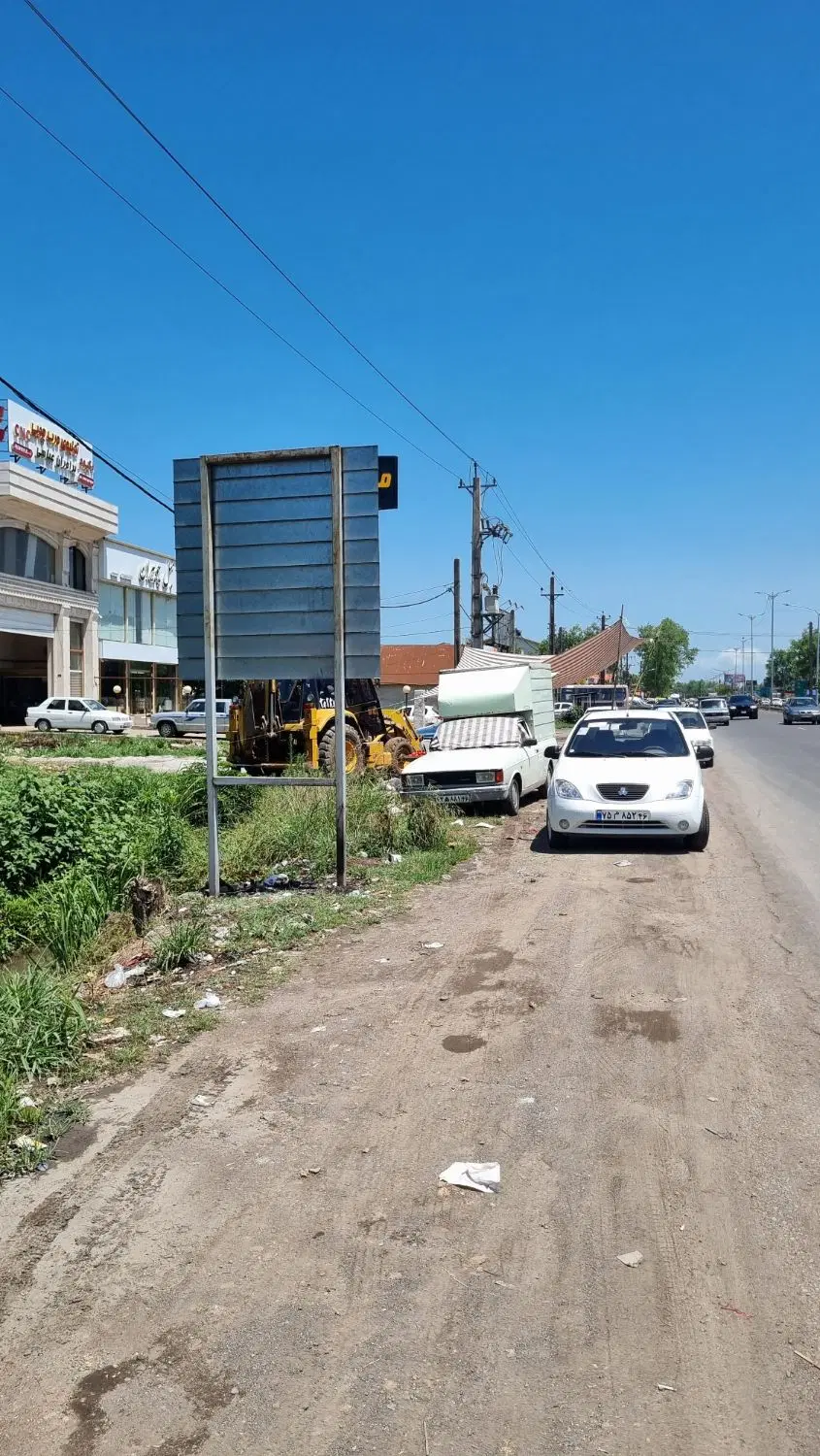 زمین بر اتوبان اصلی رشت به لاهیچان