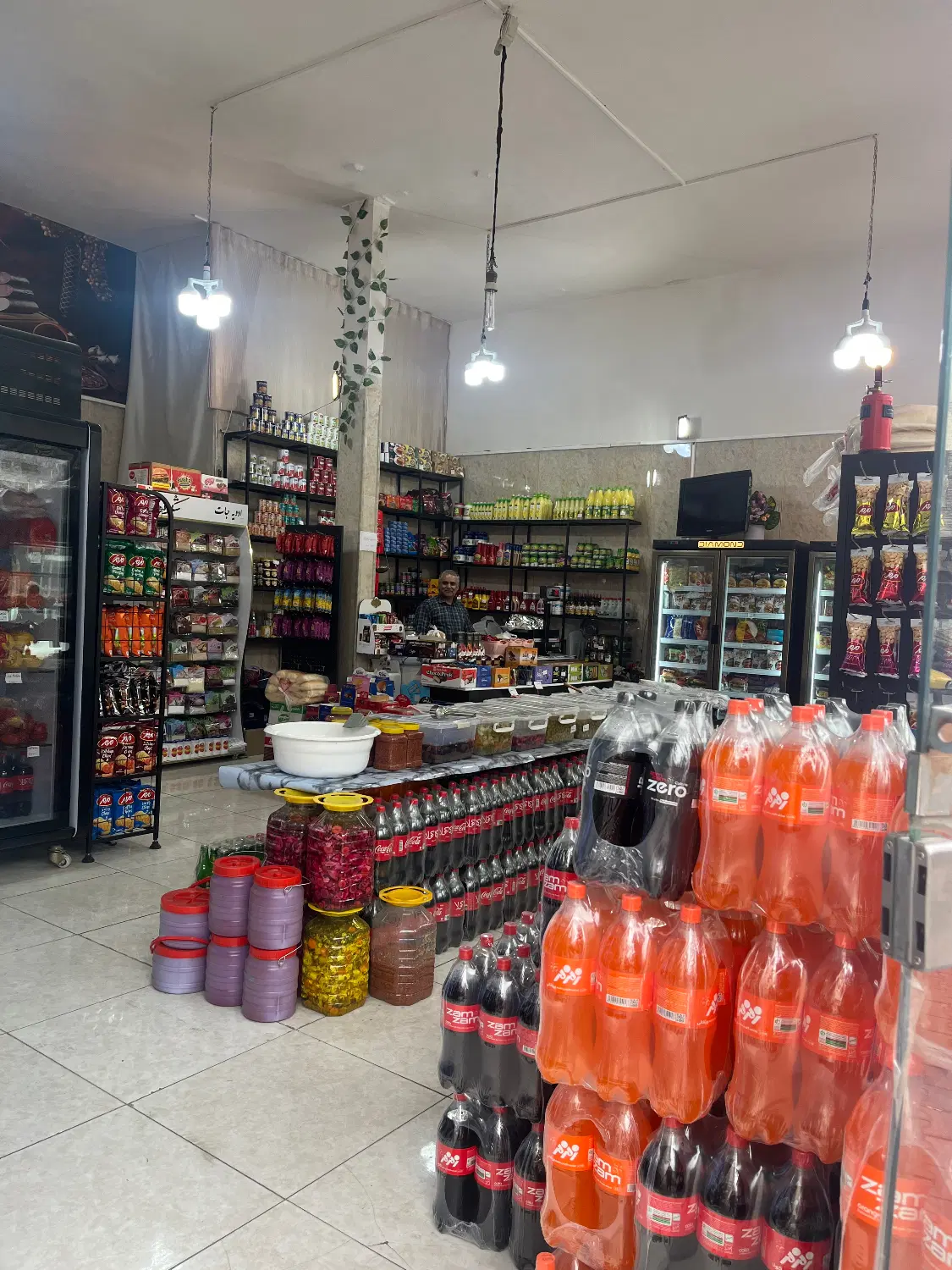 اجاره مغازه دو دهنه بر خیابان عباسی