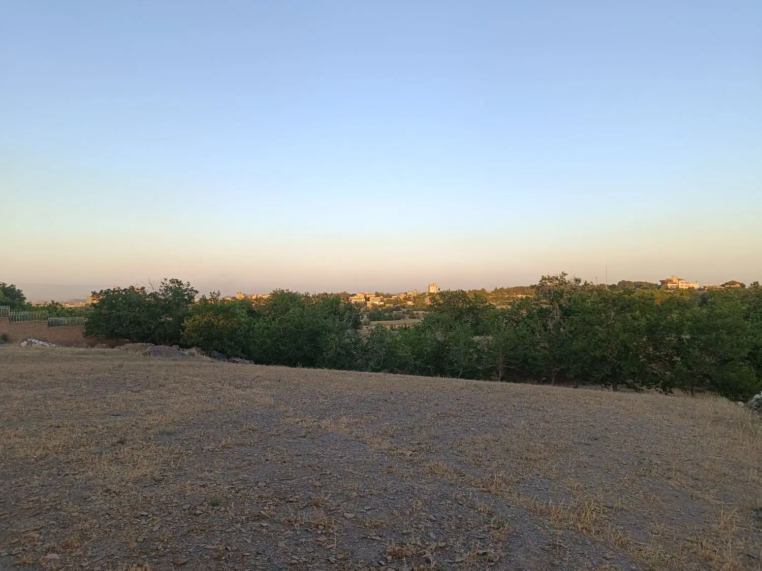 زمین شاندیز (ابرده)