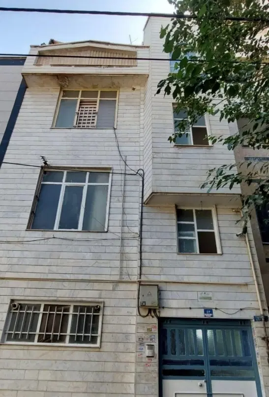 سه طبقه ویلایی بازسازی شده فروردین
