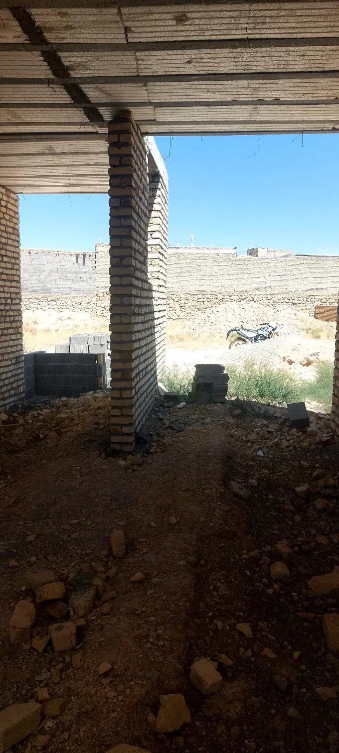 خانه نیمه ساز تپه صندل اباد