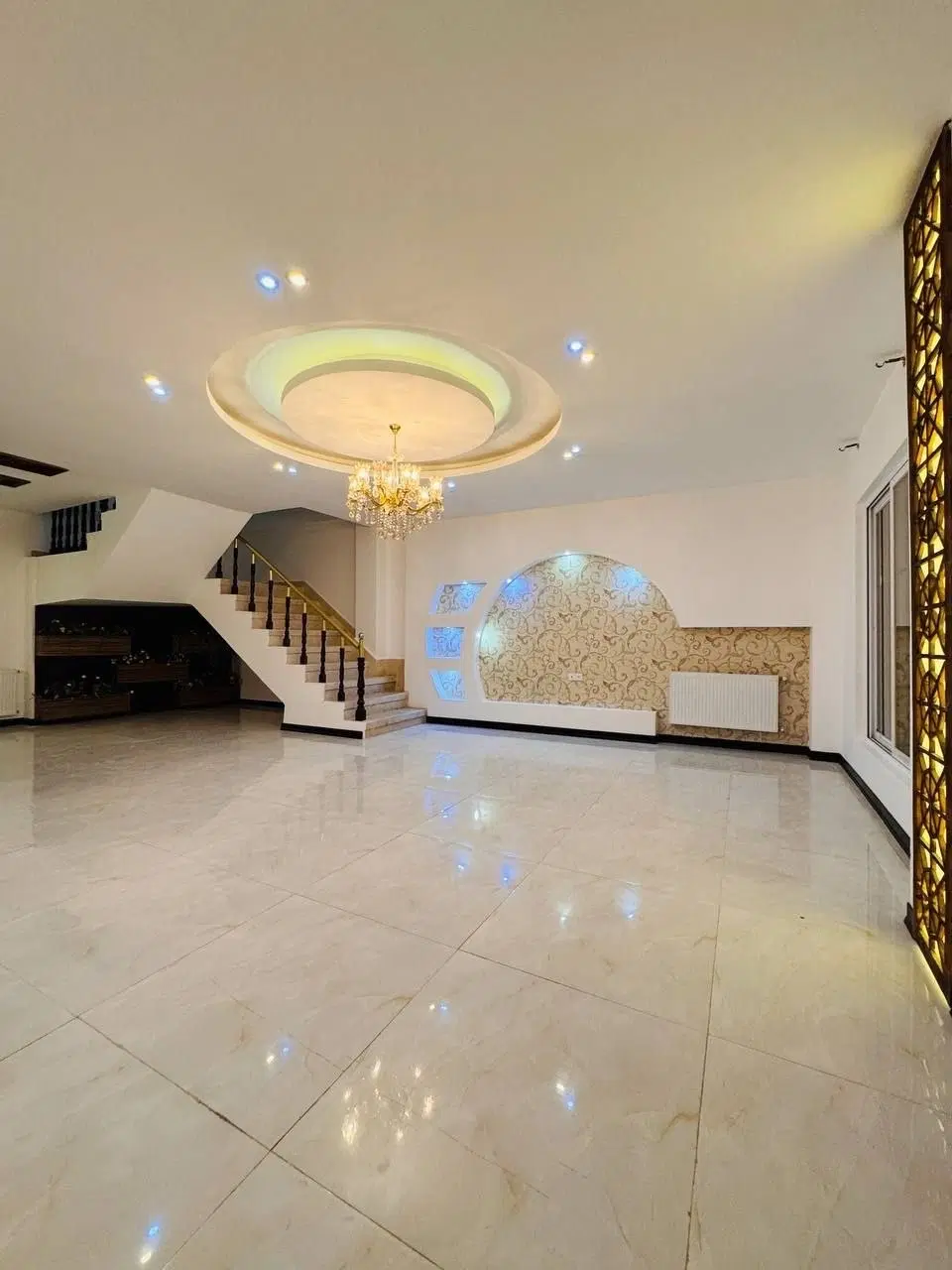عمارت‌دوبلکس۴۰۰متری‌استخردارلوکیشن‌تاپ‌منطقه‌شهرکی