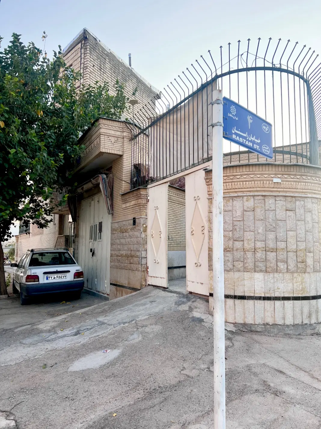 فروش خانه ویلایی بایک باب مغازه تجاری درشهرک مطهری