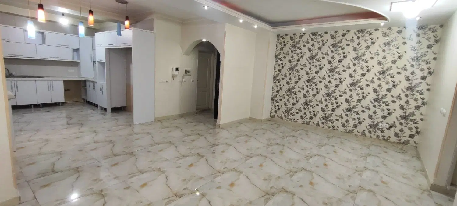 واحد 90متری مرکز شهر خیابان اصلی محمدشهر