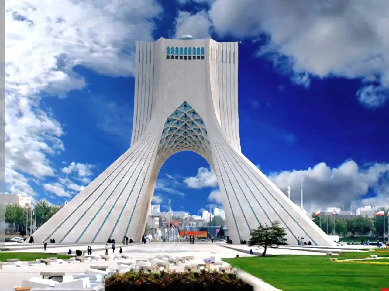 همخونه خانم میدان آزادی