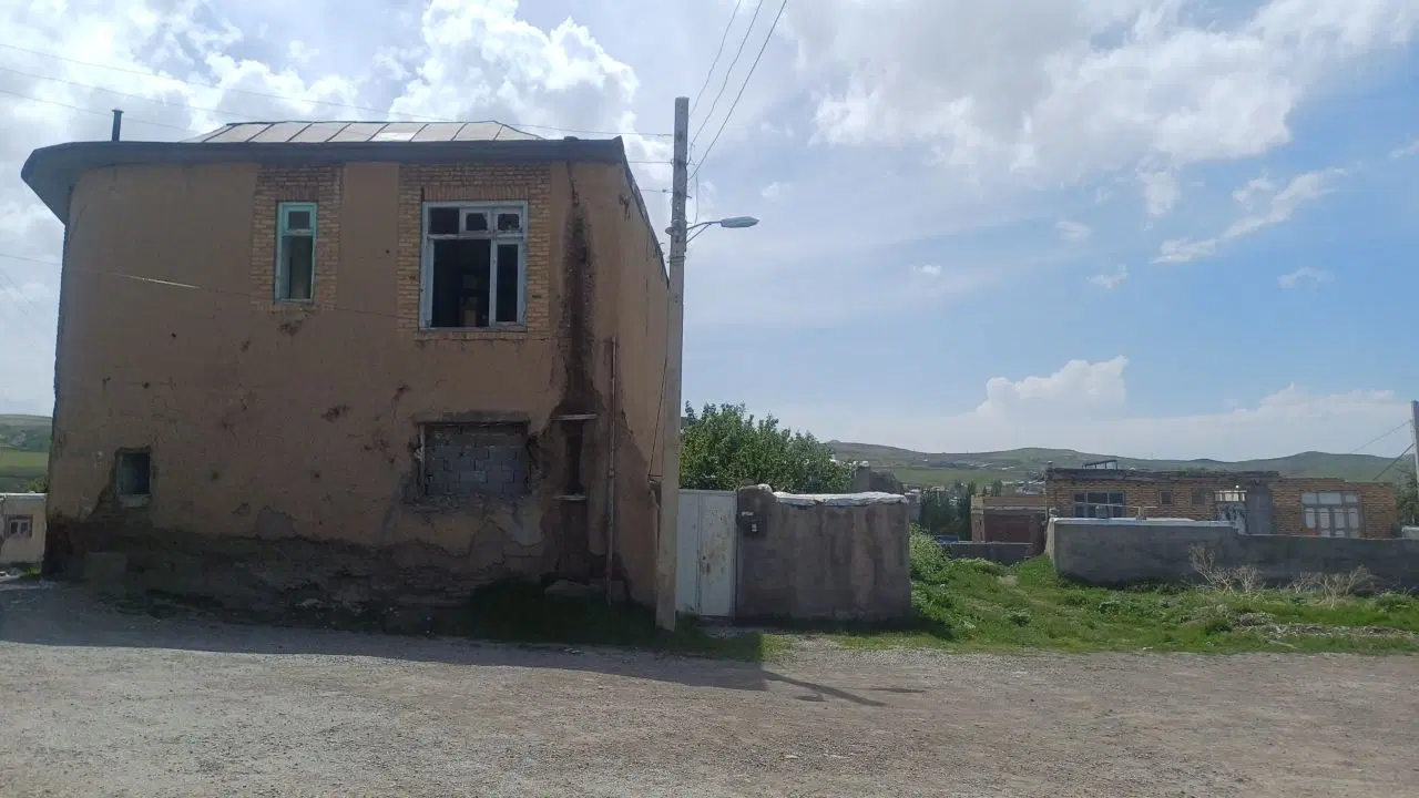 خانه کلنگی دارای سند تک برگ