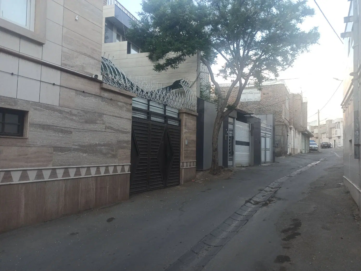 ویلایی دوطبقه میدان بسیج غرق نور ۴خواب