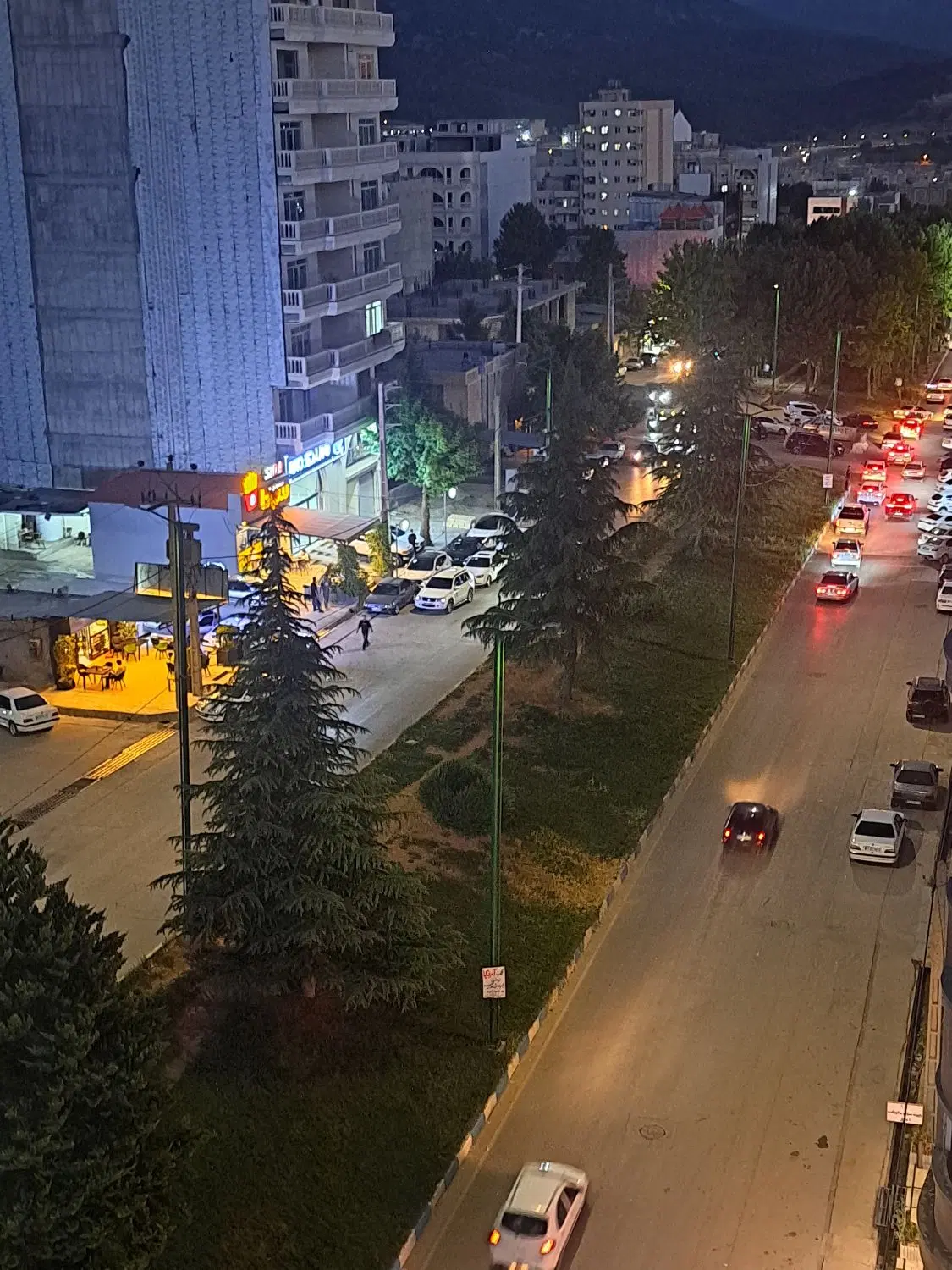 تجاری بر بلوار باهنر ۲۹۰ متر دو نبش