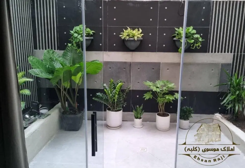 آپارتمان ۷۲متری ده متر حیاط خلوت انباری دار