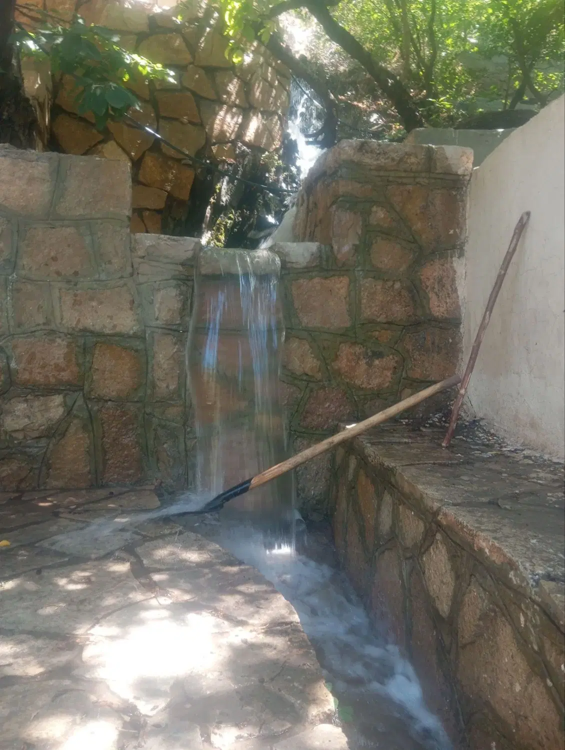 باغ ویلا فروشی ...حاشیه رود خانه کوچک زشک