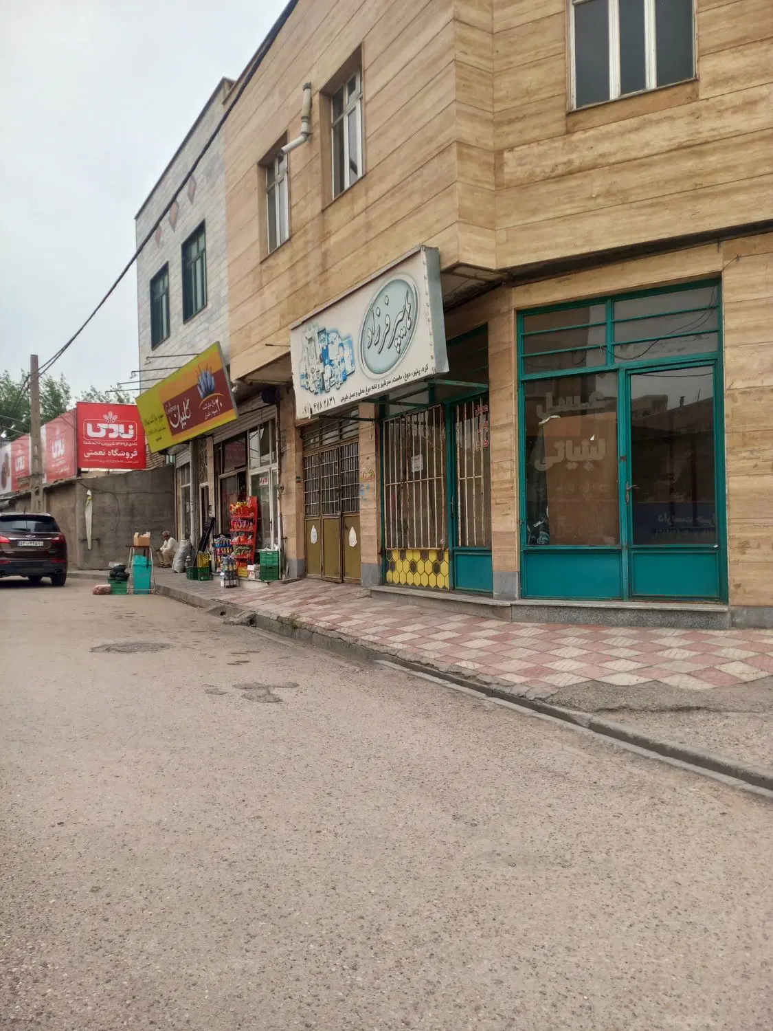 دوعددمغازه یعقوبیه نبش عارف پنج