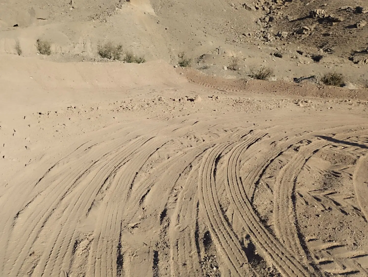 مغازه گاراژ قهستان